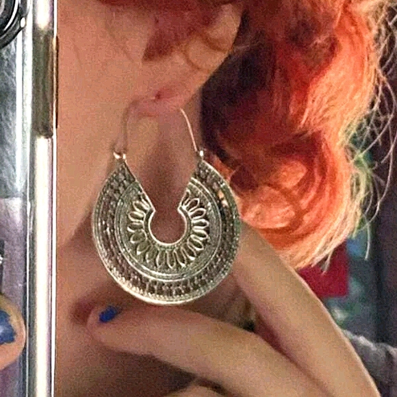💖 2/$30 Boho silver hollow gypsy hoop earrings - Picture 9 of 10